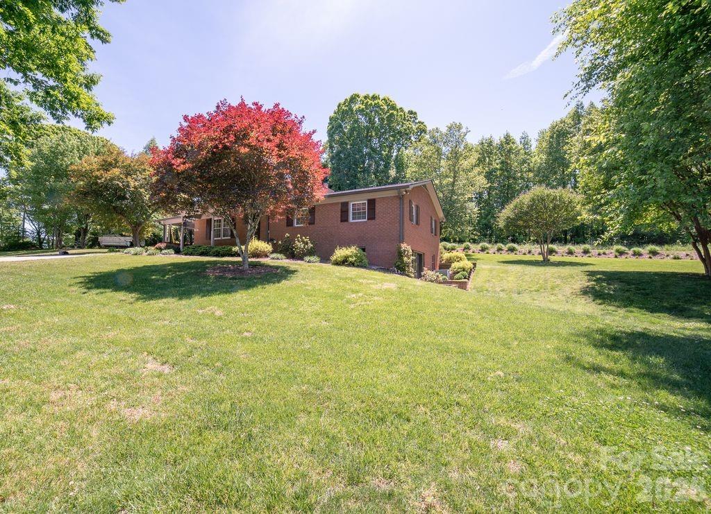 1802 Hopewell Road — Morganton