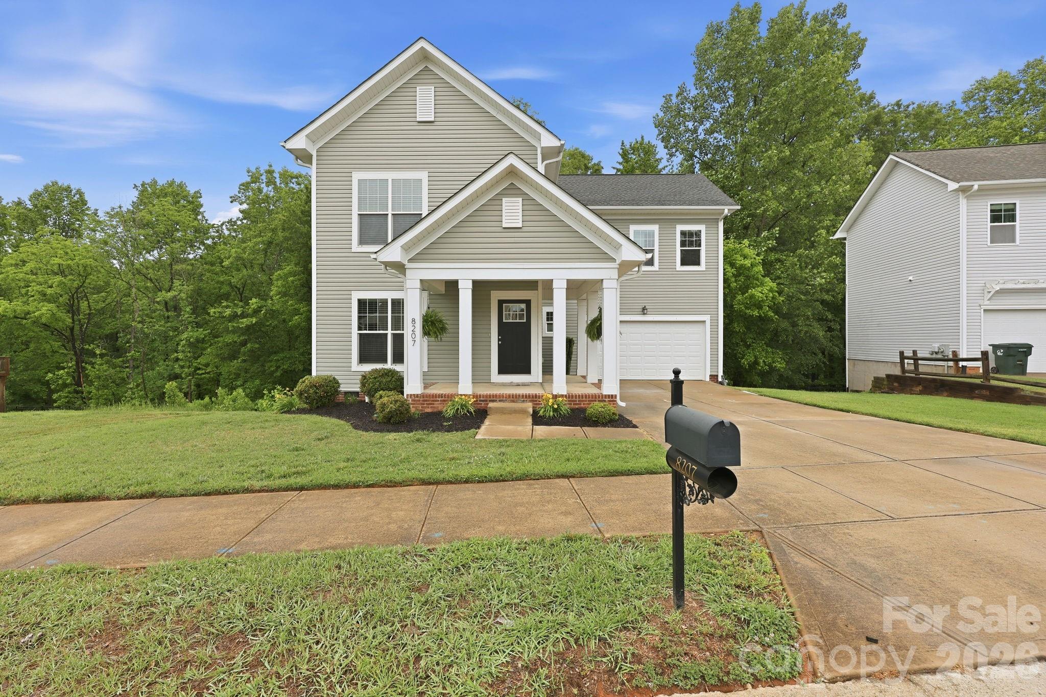 8207 Dumphries Drive — Huntersville