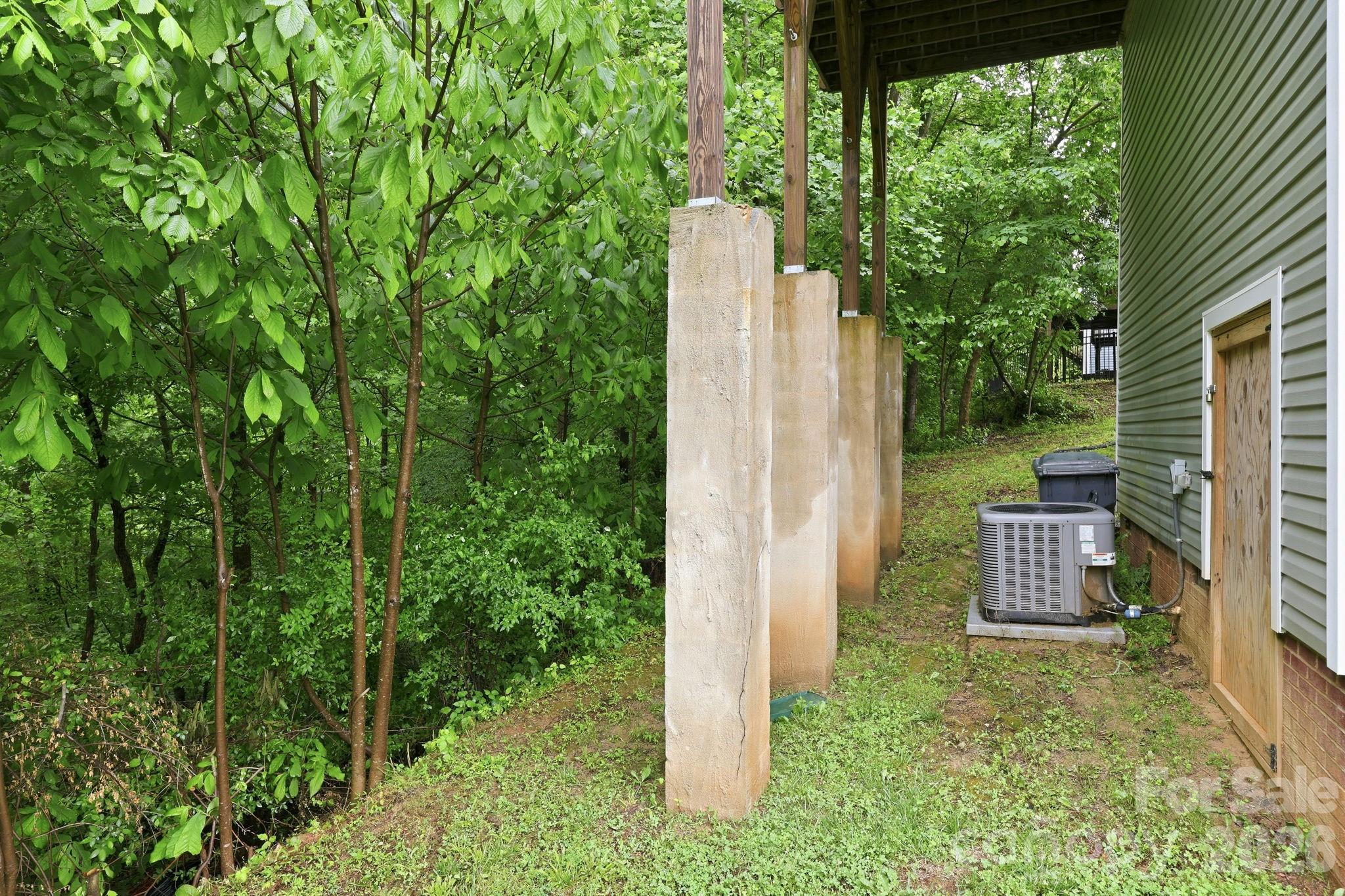 8207 Dumphries Drive — Huntersville