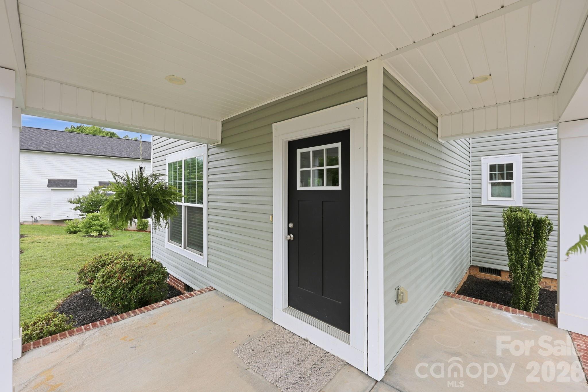 8207 Dumphries Drive — Huntersville