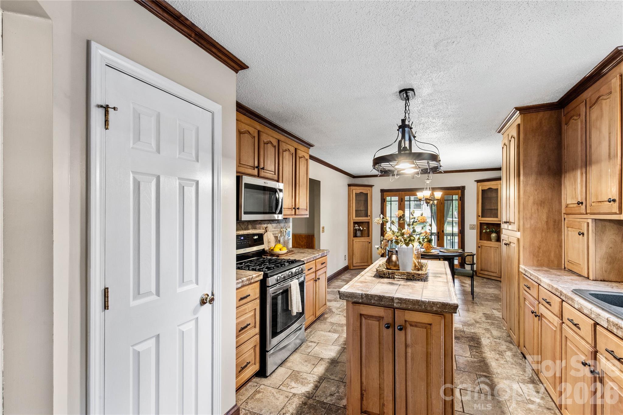 710 Dixie School Road — Lancaster