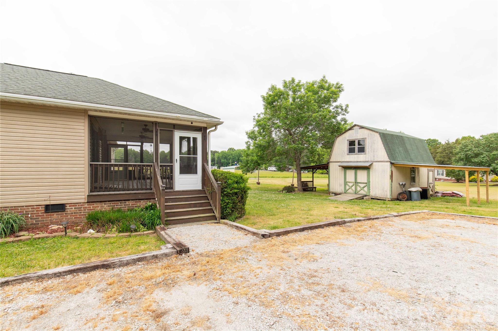 710 Dixie School Road — Lancaster