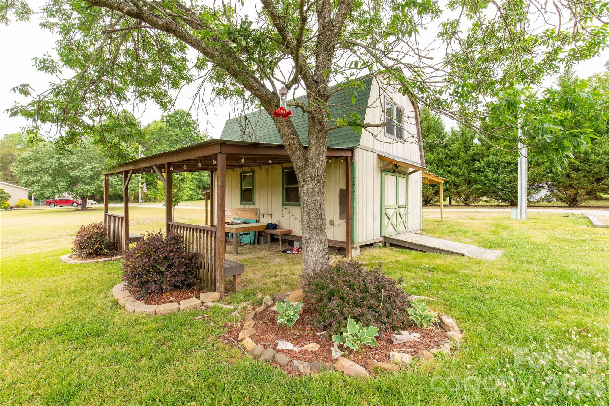 710 Dixie School Road — Lancaster