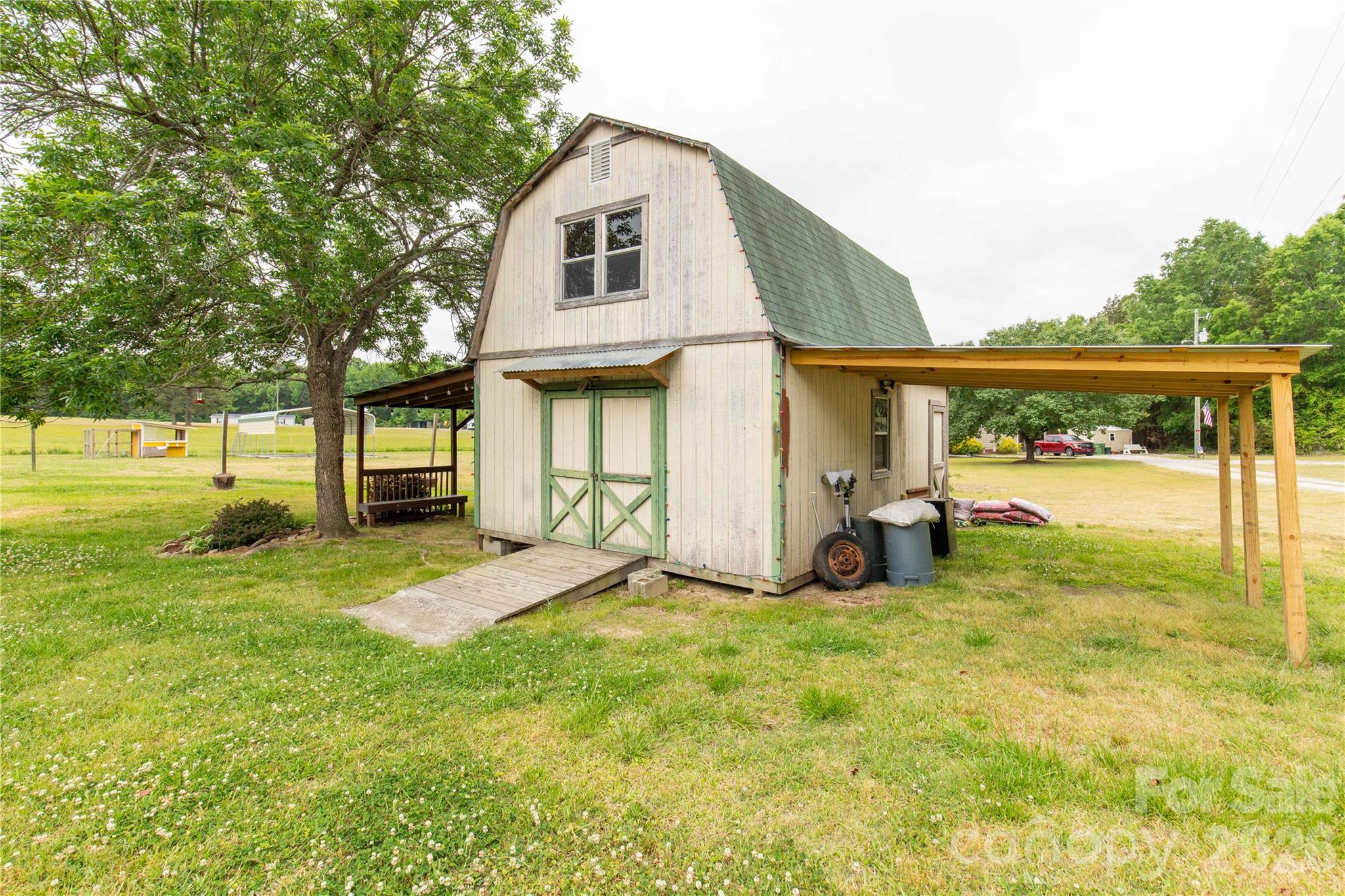 710 Dixie School Road — Lancaster