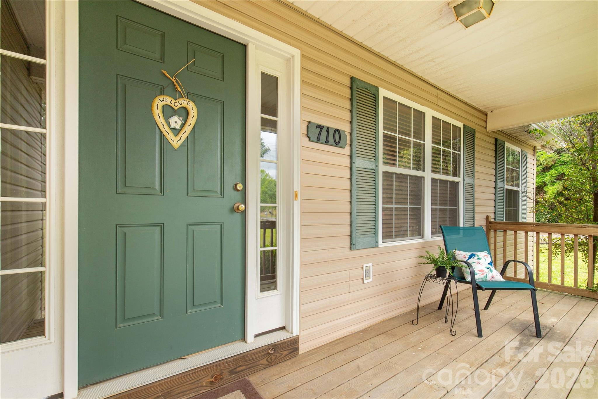 710 Dixie School Road — Lancaster