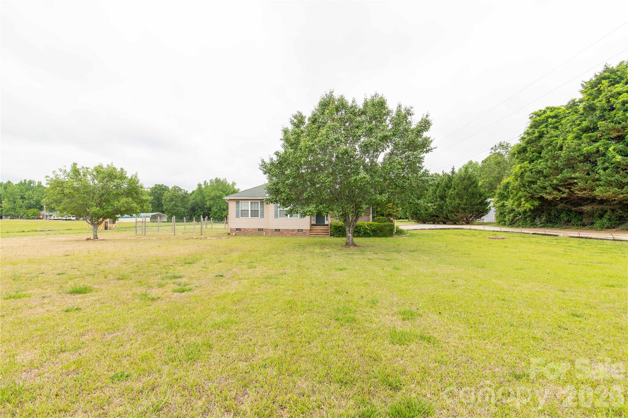 710 Dixie School Road — Lancaster
