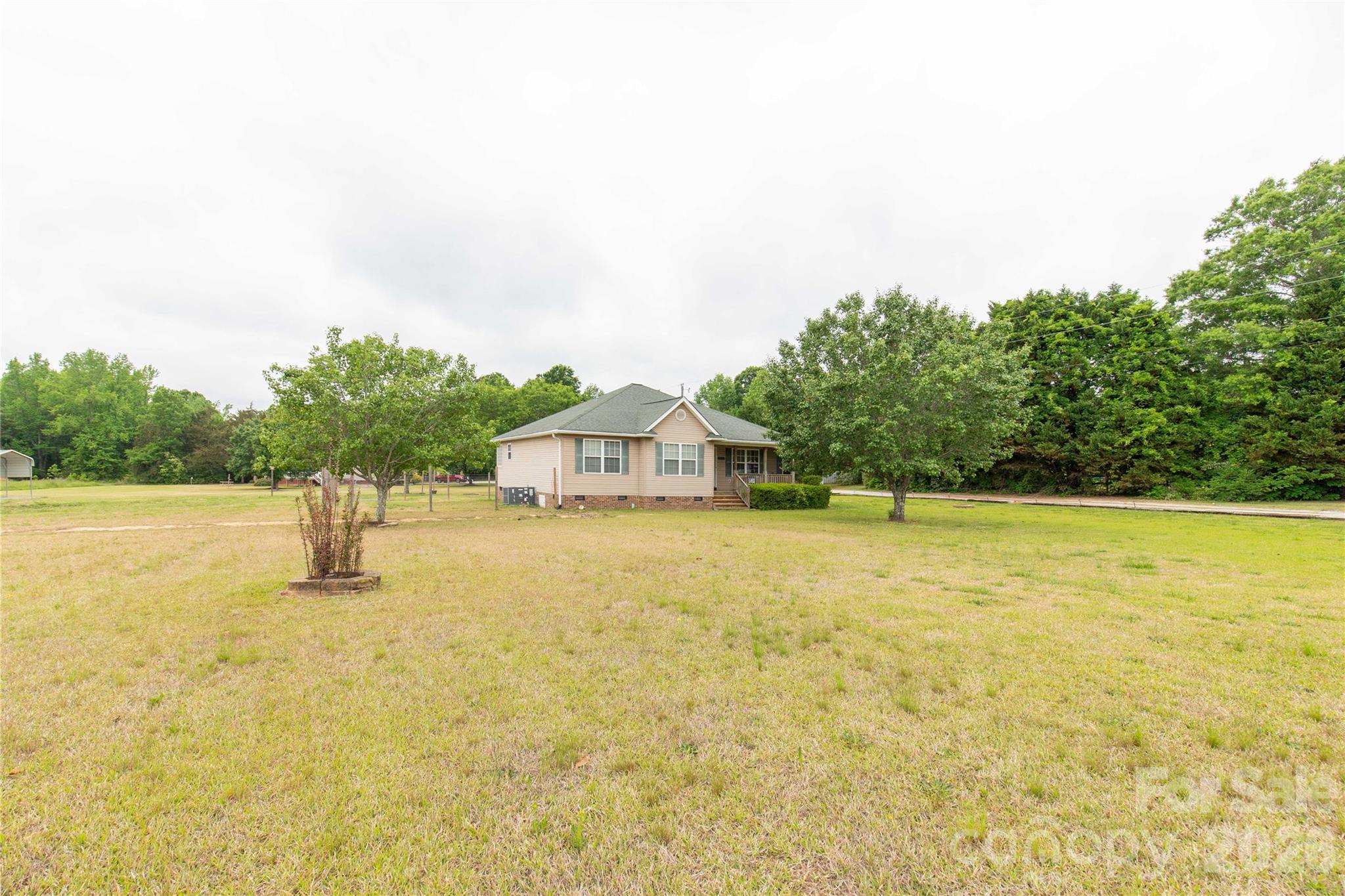 710 Dixie School Road — Lancaster