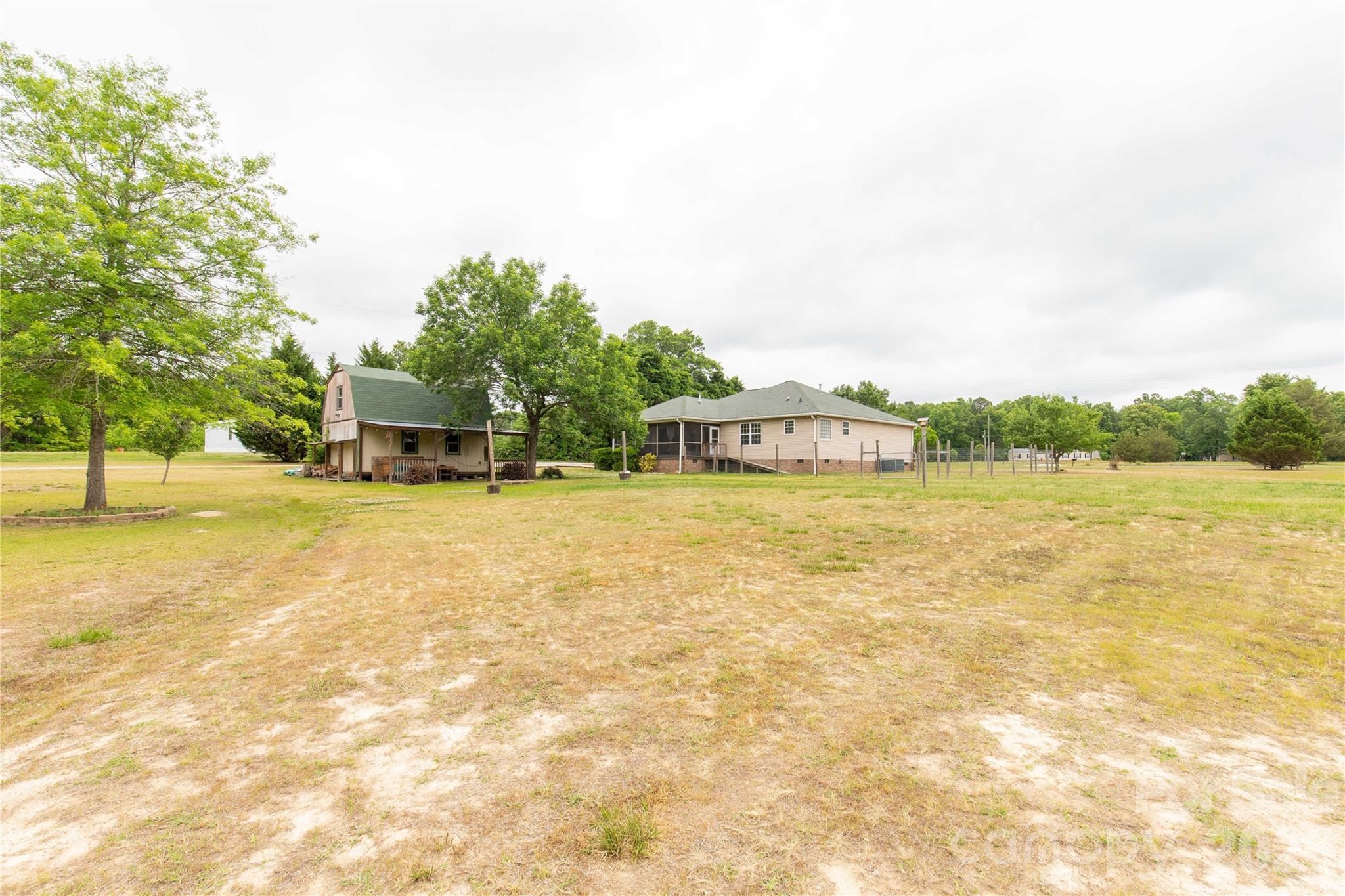 710 Dixie School Road — Lancaster