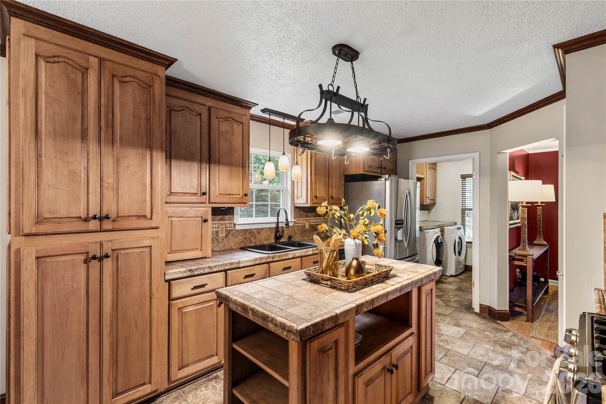 710 Dixie School Road — Lancaster