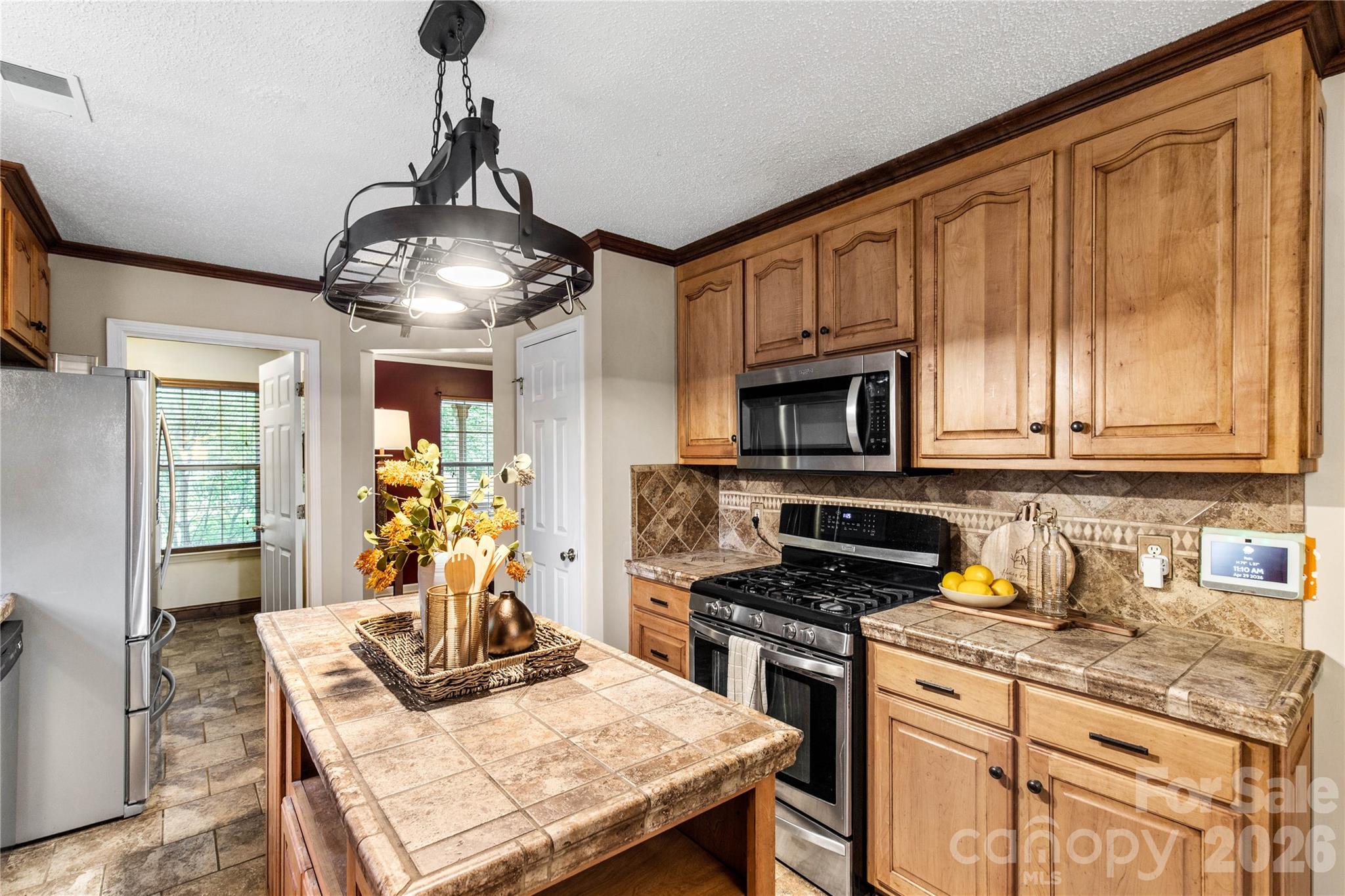 710 Dixie School Road — Lancaster