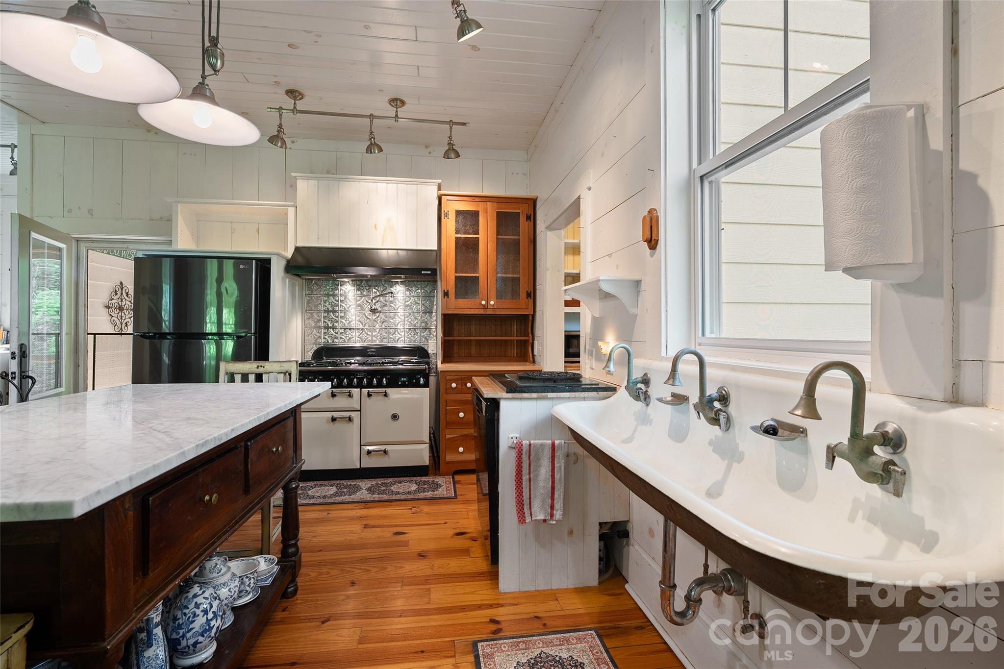 580 Split Pine Cove — Clyde