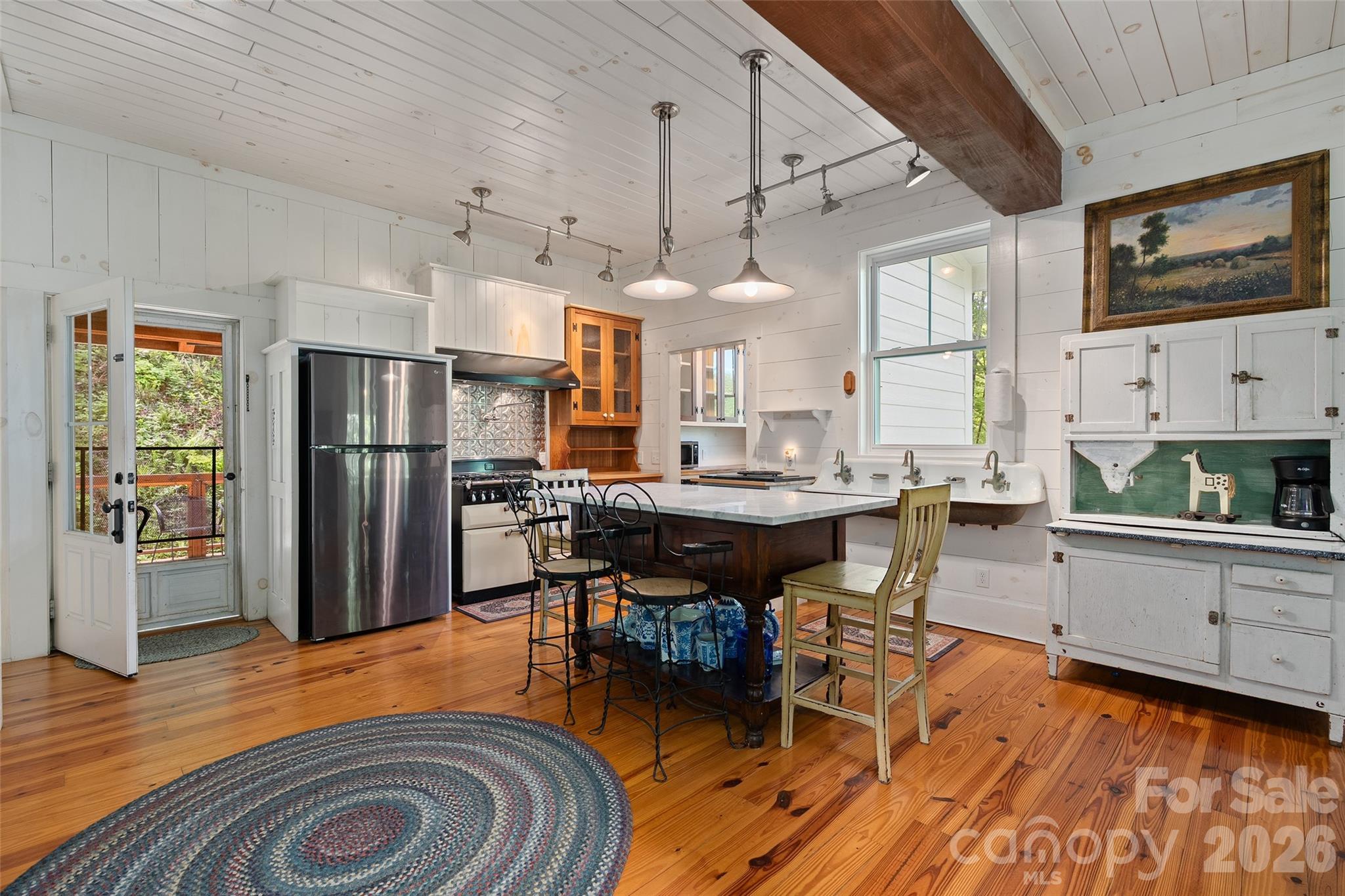 580 Split Pine Cove — Clyde