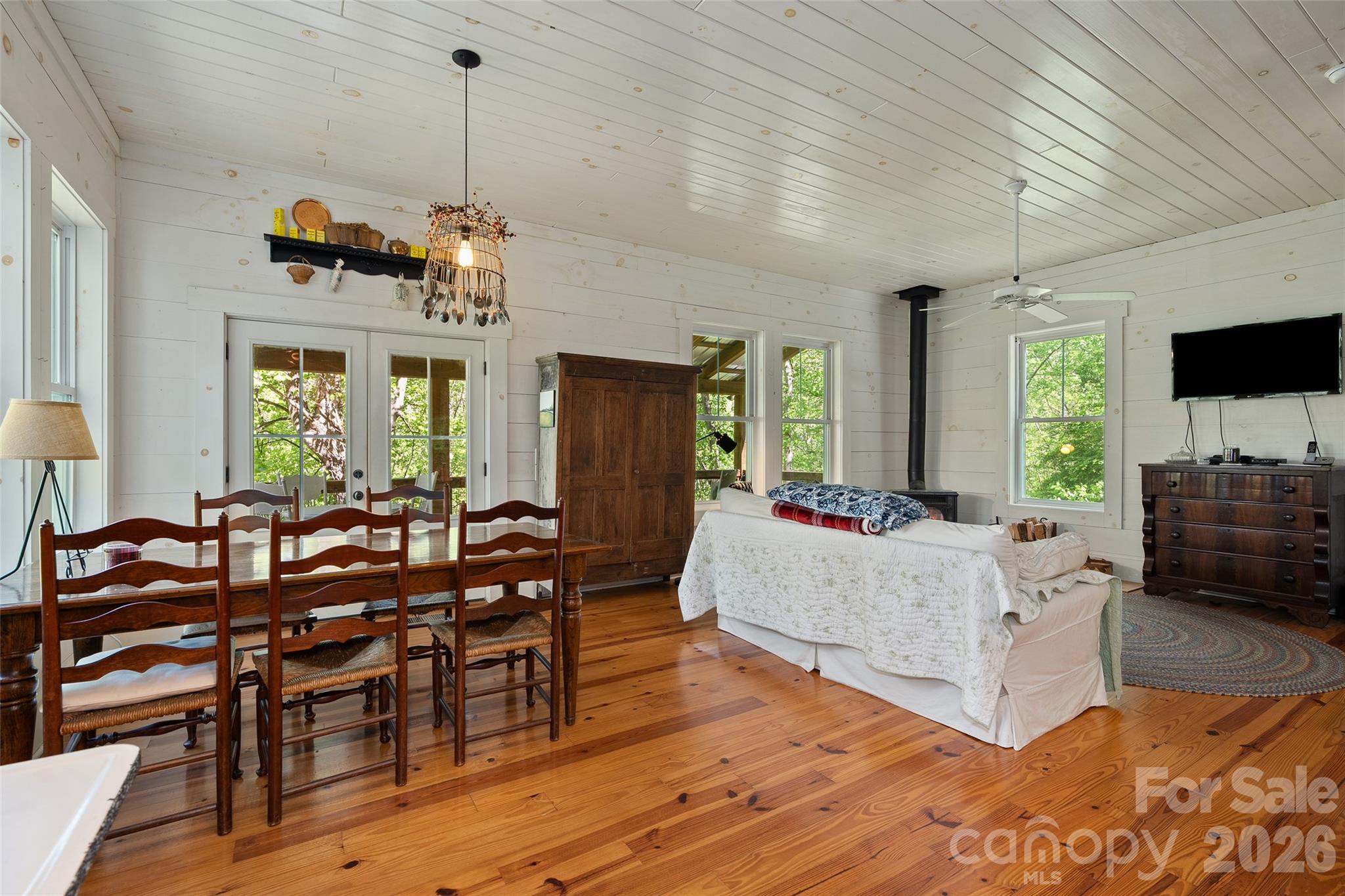 580 Split Pine Cove — Clyde