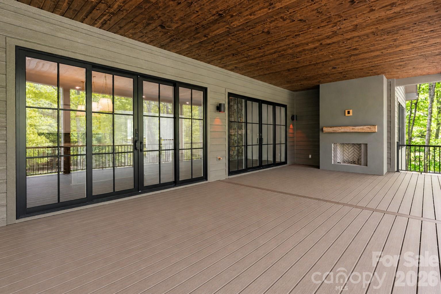 99 Little Cherokee Ridge — Hendersonville