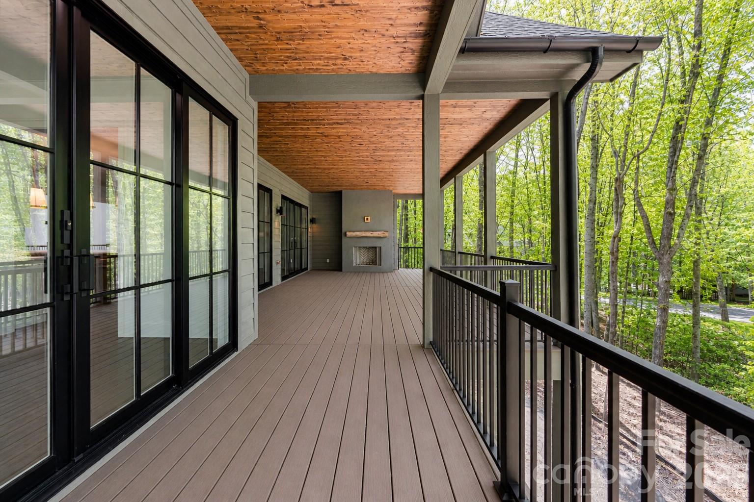 99 Little Cherokee Ridge — Hendersonville