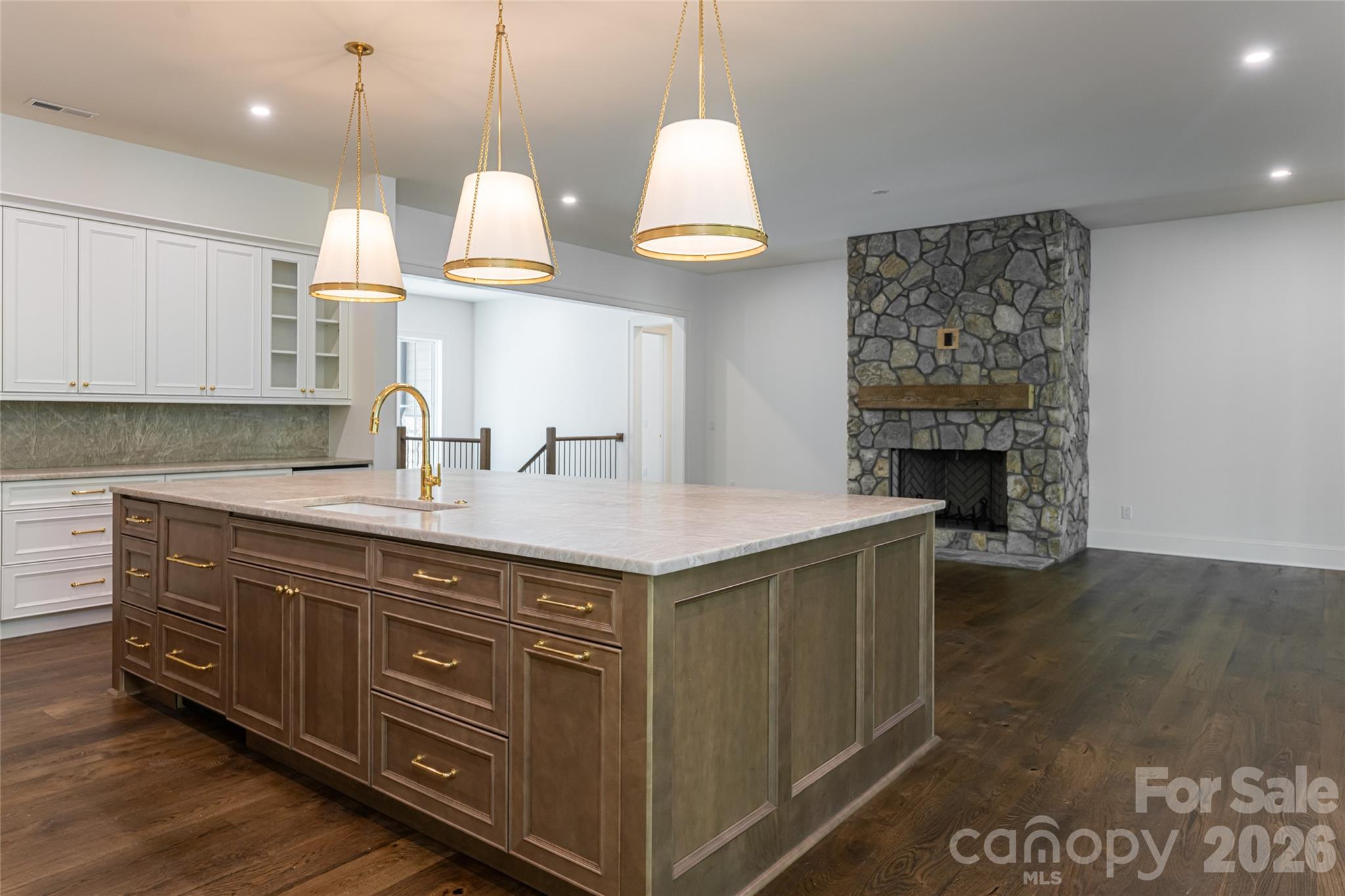 99 Little Cherokee Ridge — Hendersonville