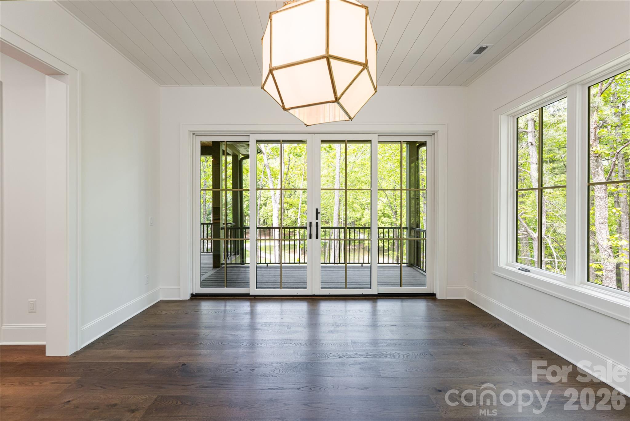 99 Little Cherokee Ridge — Hendersonville