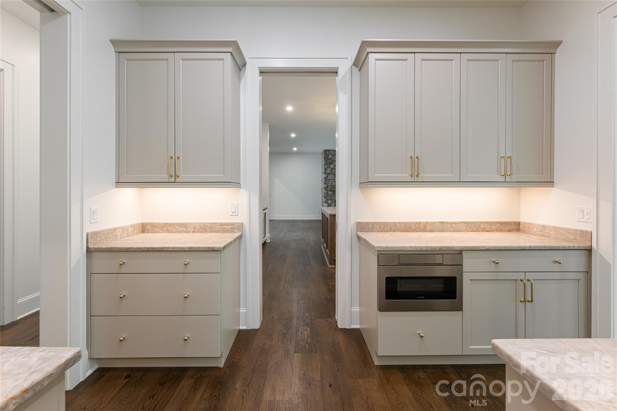 99 Little Cherokee Ridge — Hendersonville