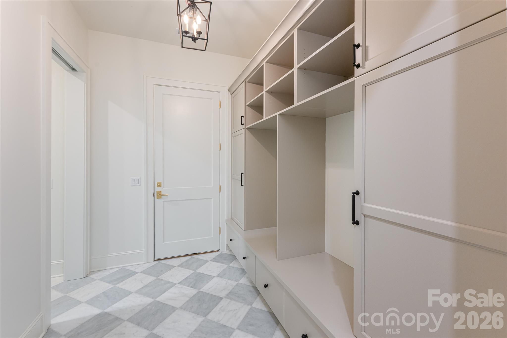 99 Little Cherokee Ridge — Hendersonville