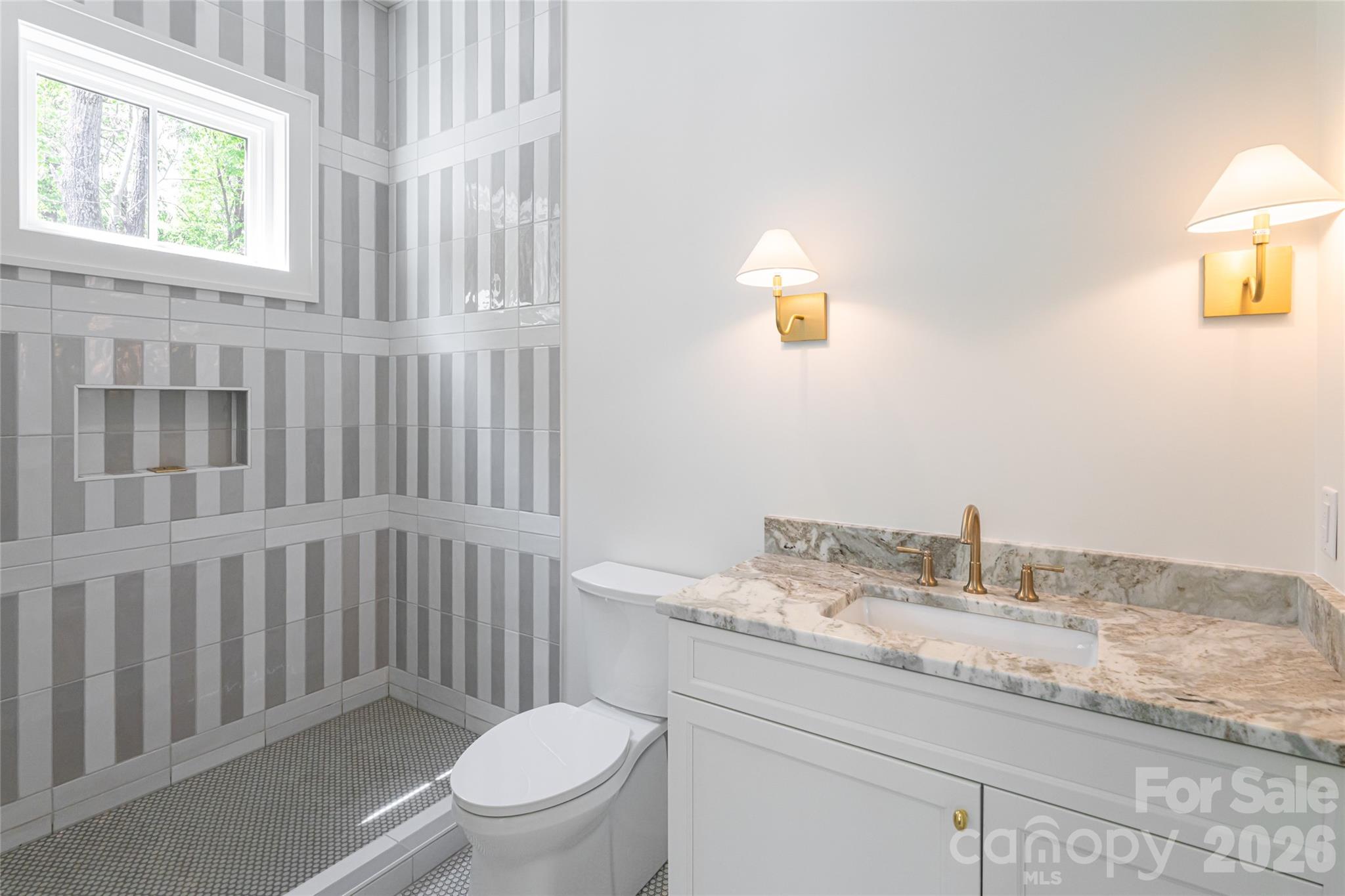 99 Little Cherokee Ridge — Hendersonville