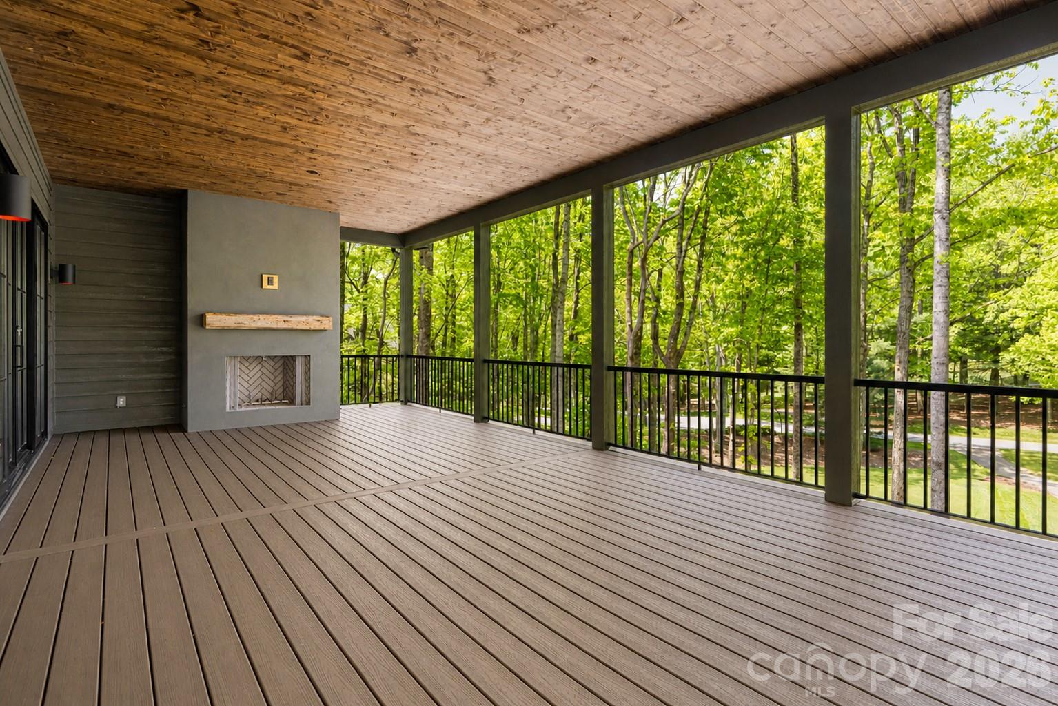 99 Little Cherokee Ridge — Hendersonville