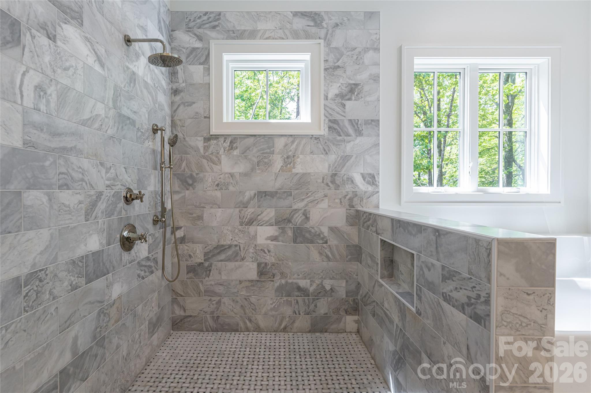 99 Little Cherokee Ridge — Hendersonville