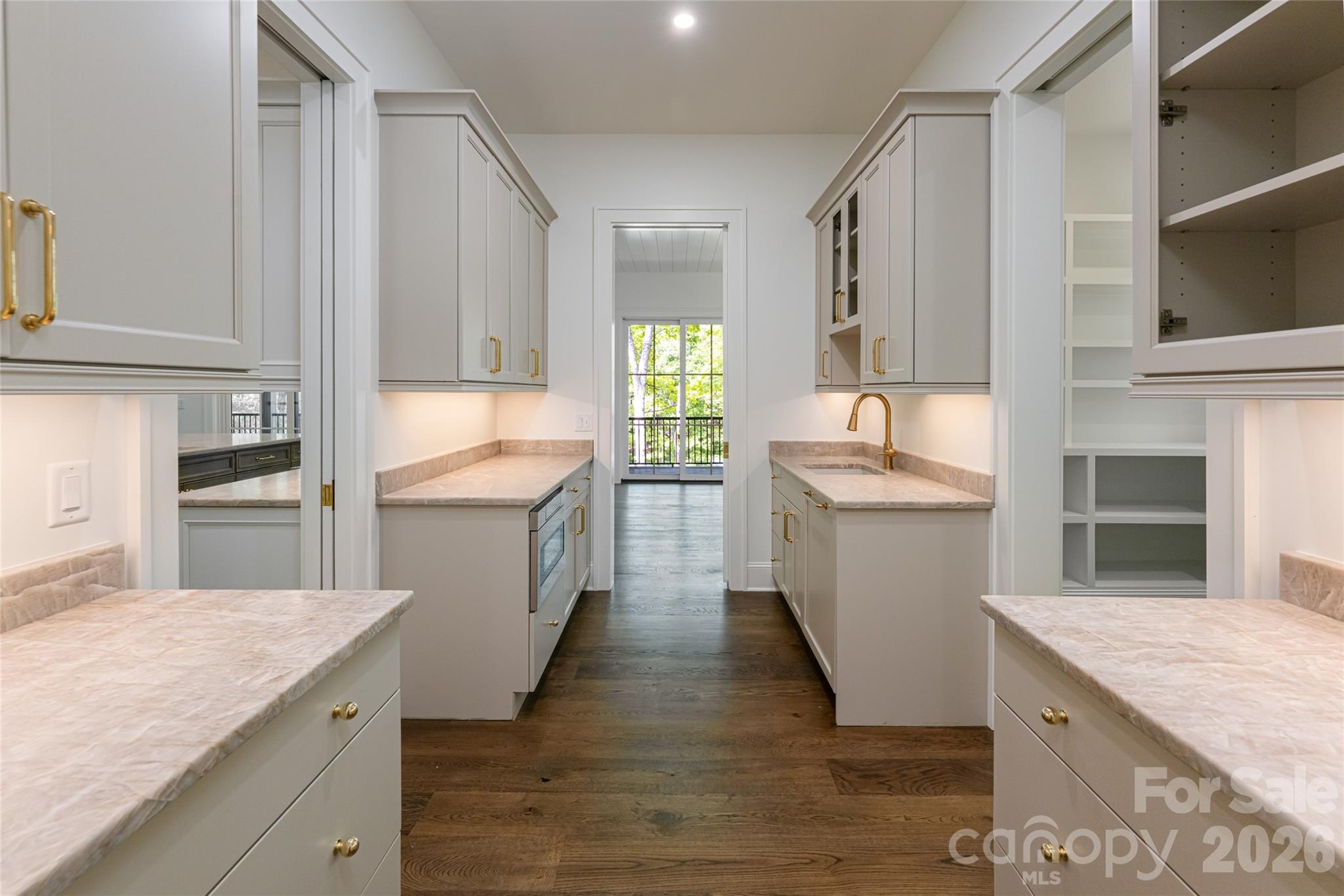99 Little Cherokee Ridge — Hendersonville