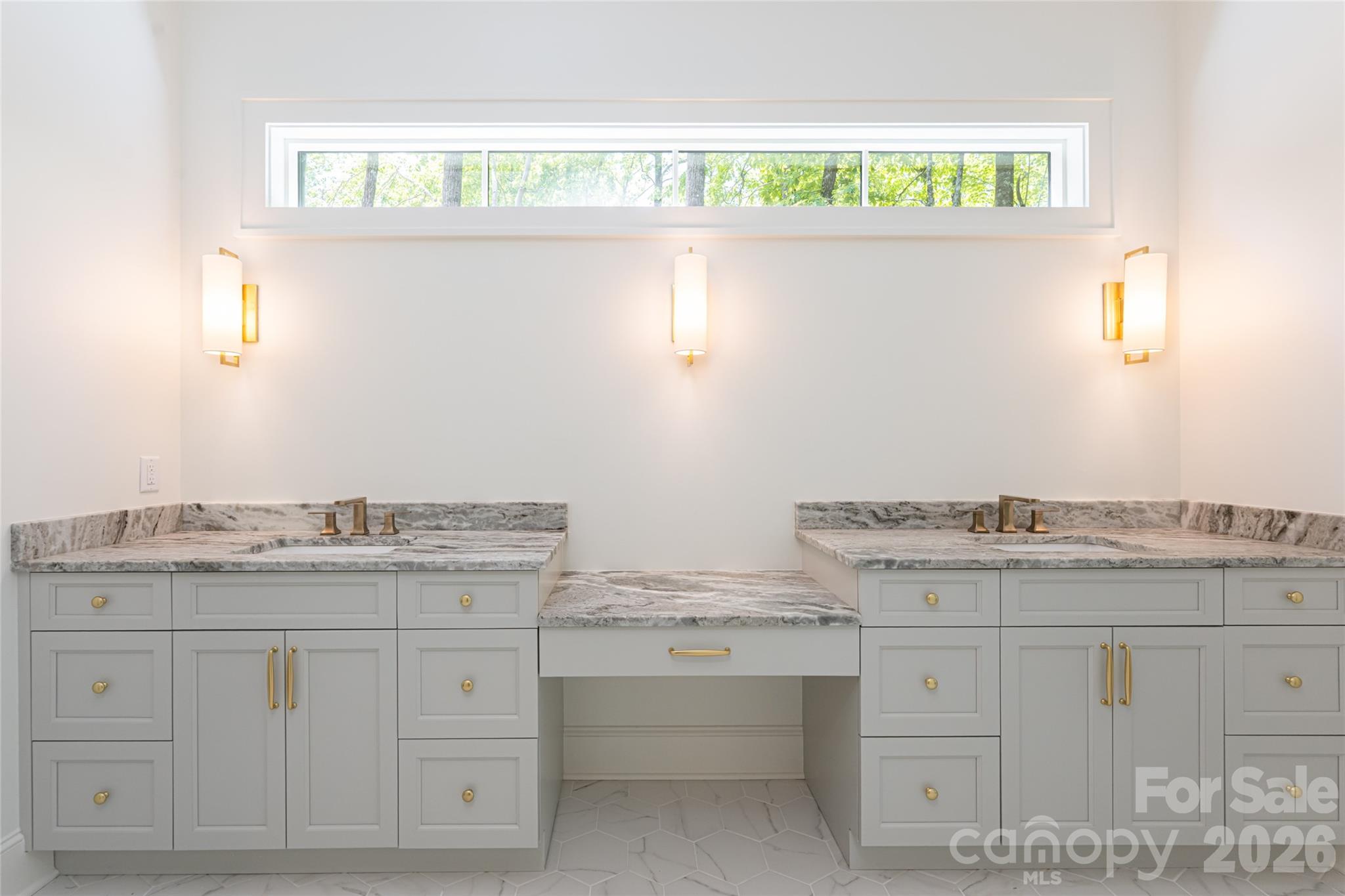 99 Little Cherokee Ridge — Hendersonville