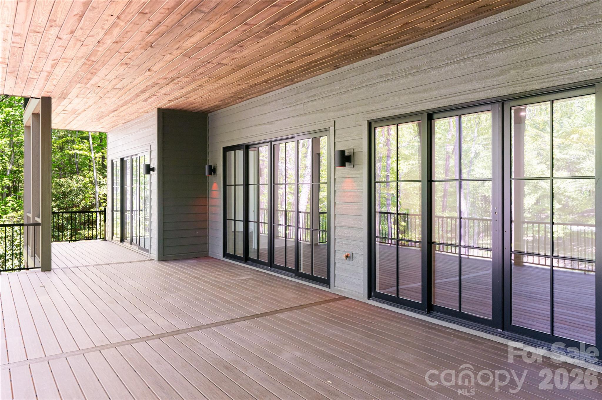 99 Little Cherokee Ridge — Hendersonville