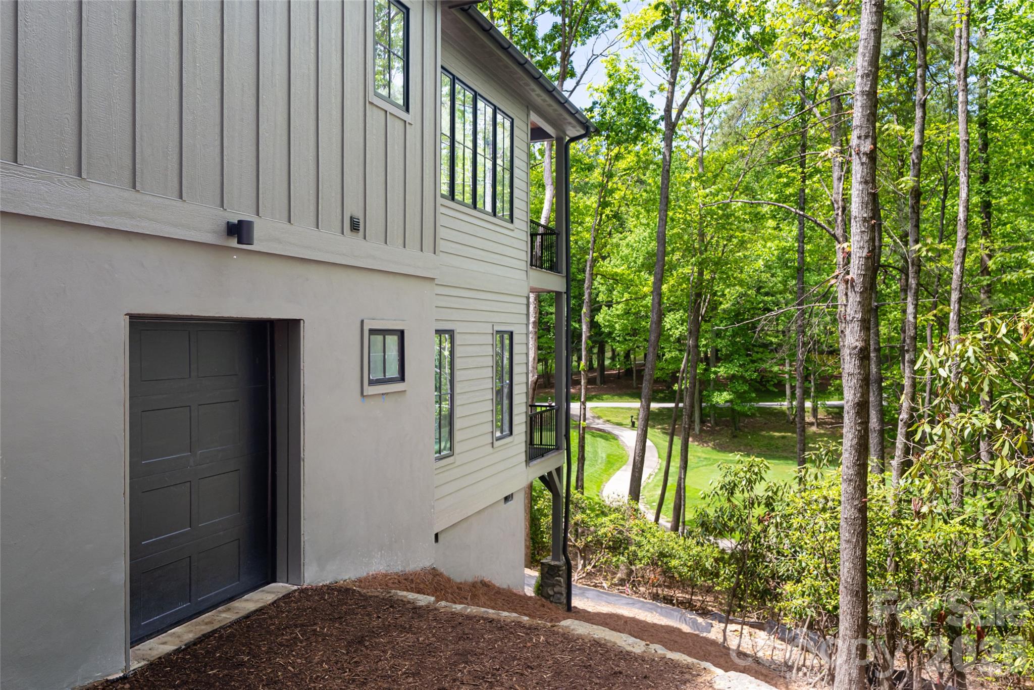 99 Little Cherokee Ridge — Hendersonville