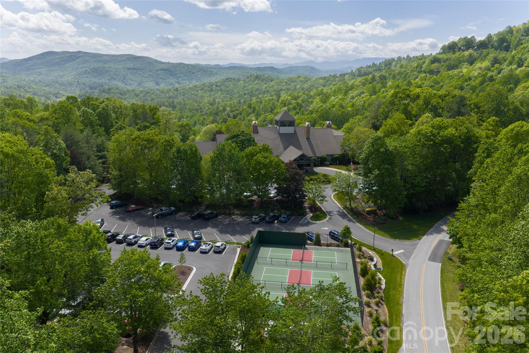 99 Little Cherokee Ridge — Hendersonville