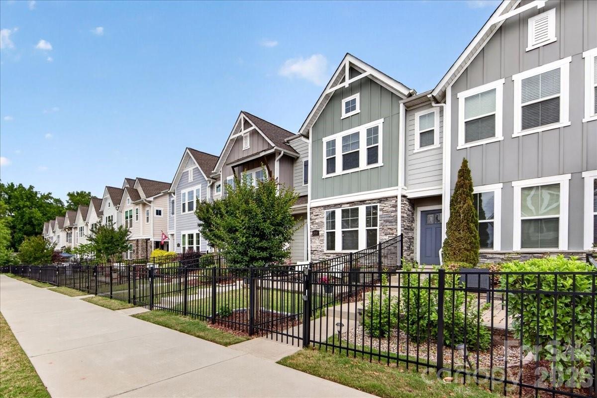 2510 Lydia Avenue — Charlotte