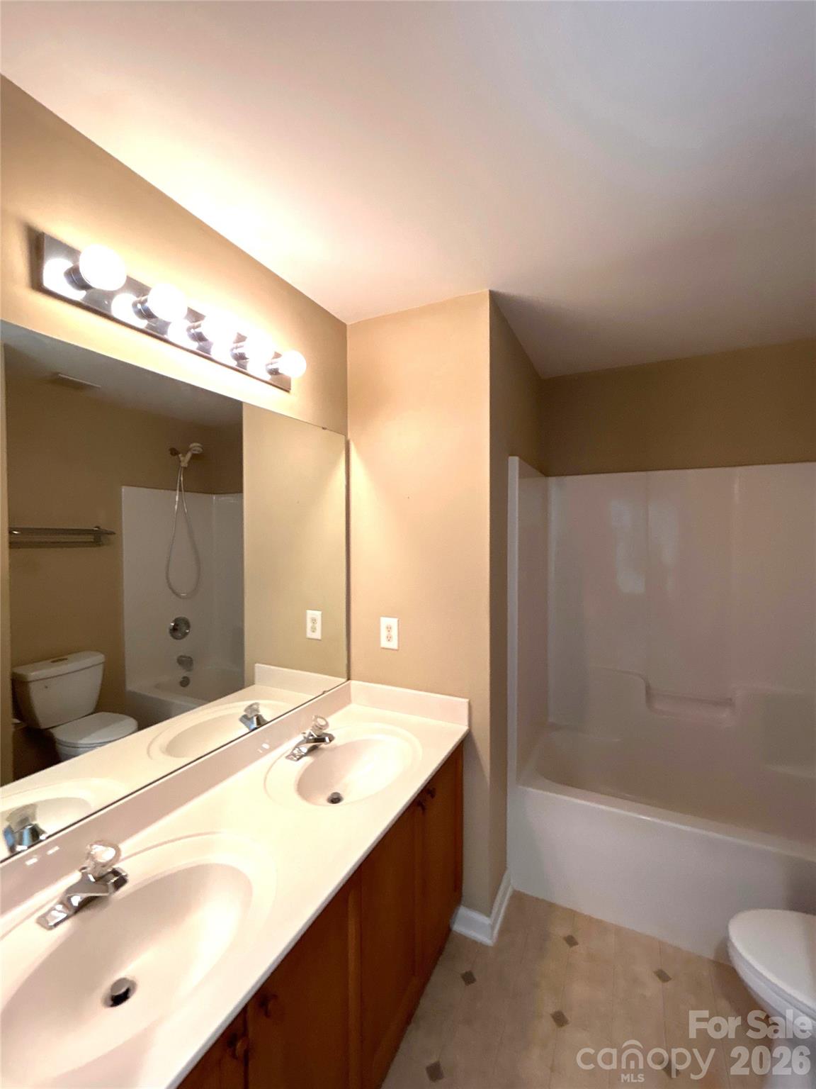 2140 Pineapple Court — Matthews