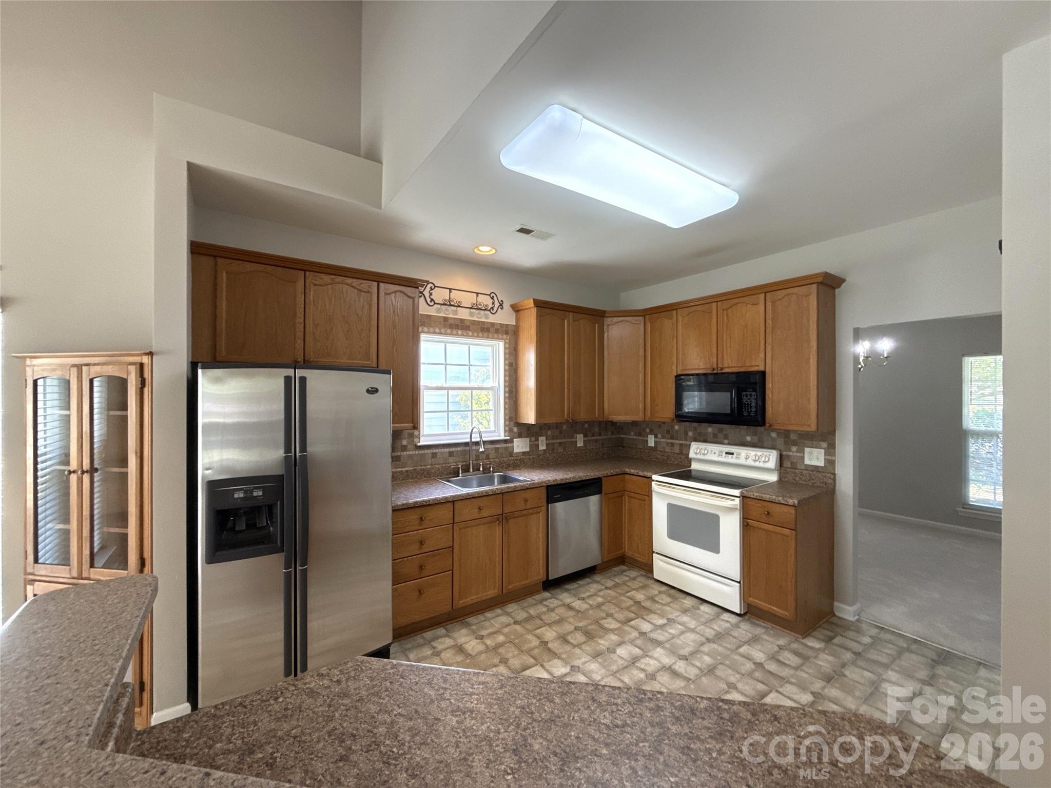 2140 Pineapple Court — Matthews