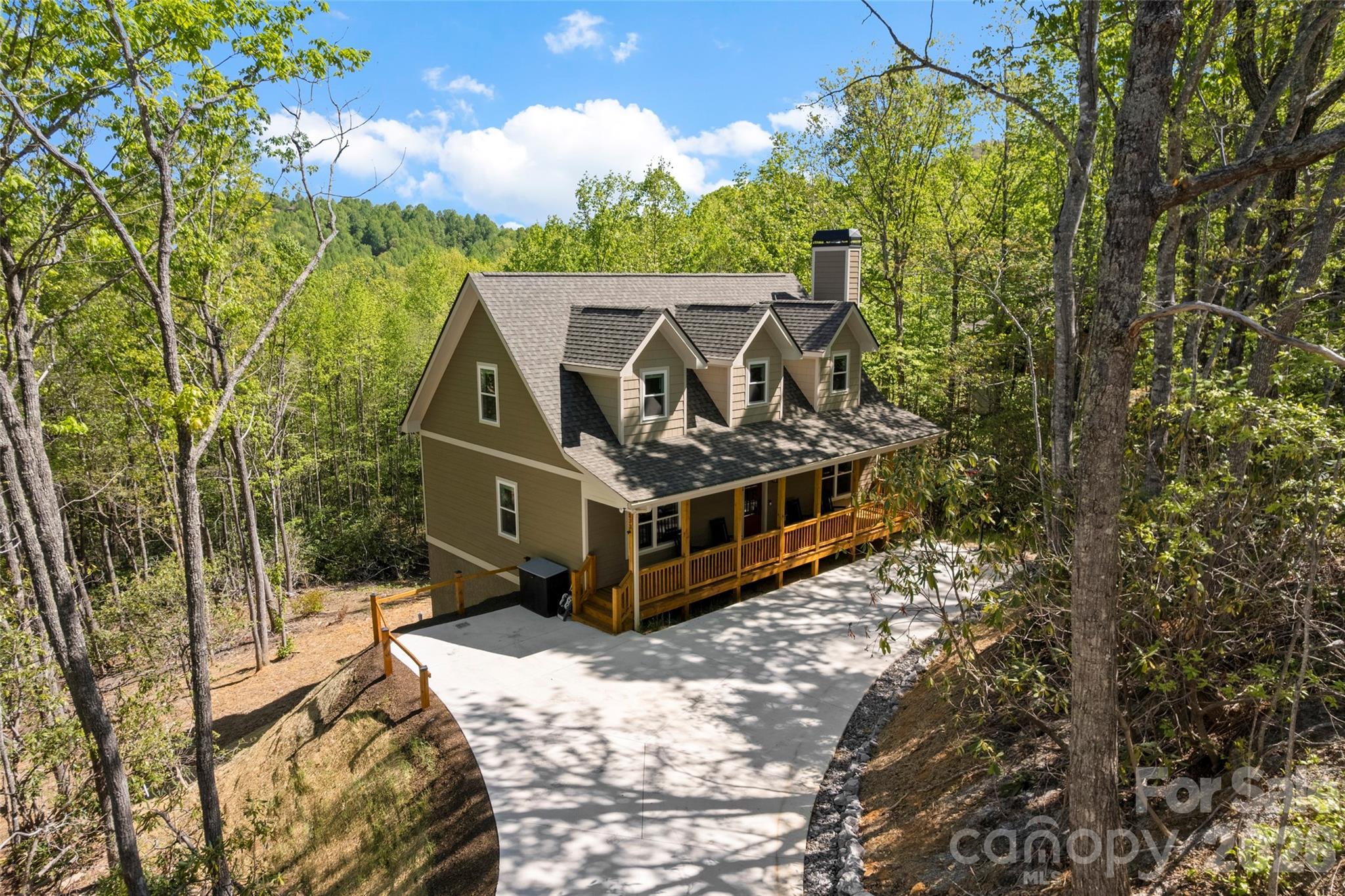 233 Arcadia Falls Way — Black Mountain