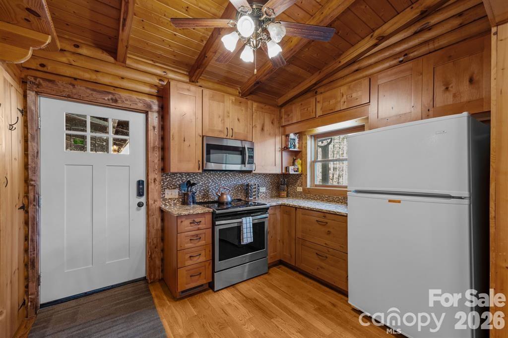 40 Chambers Drive — Weaverville