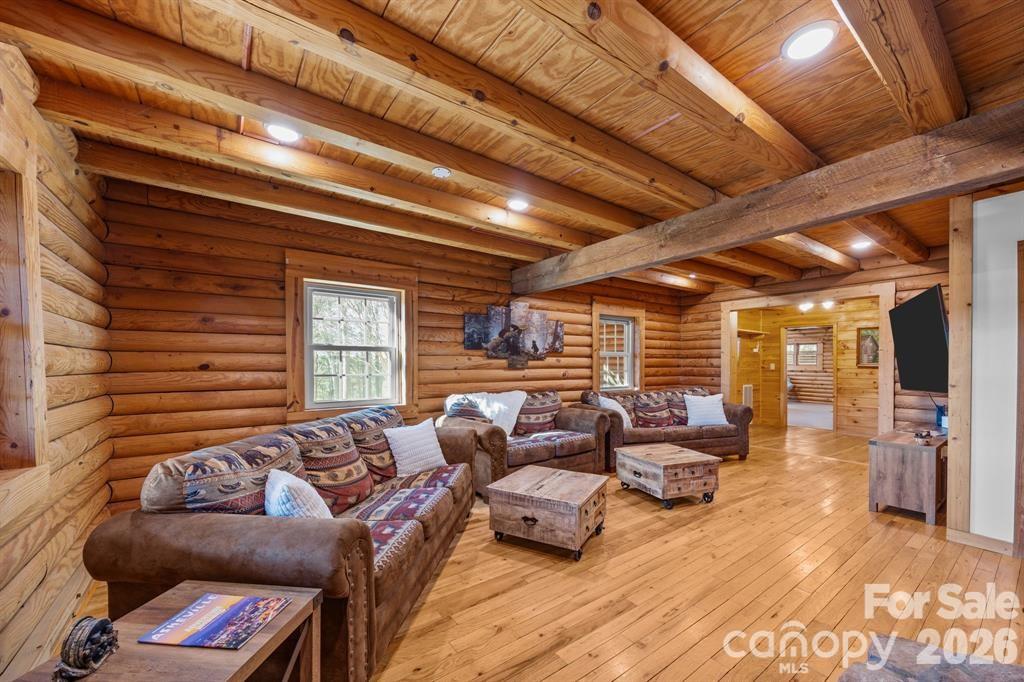 40 Chambers Drive — Weaverville