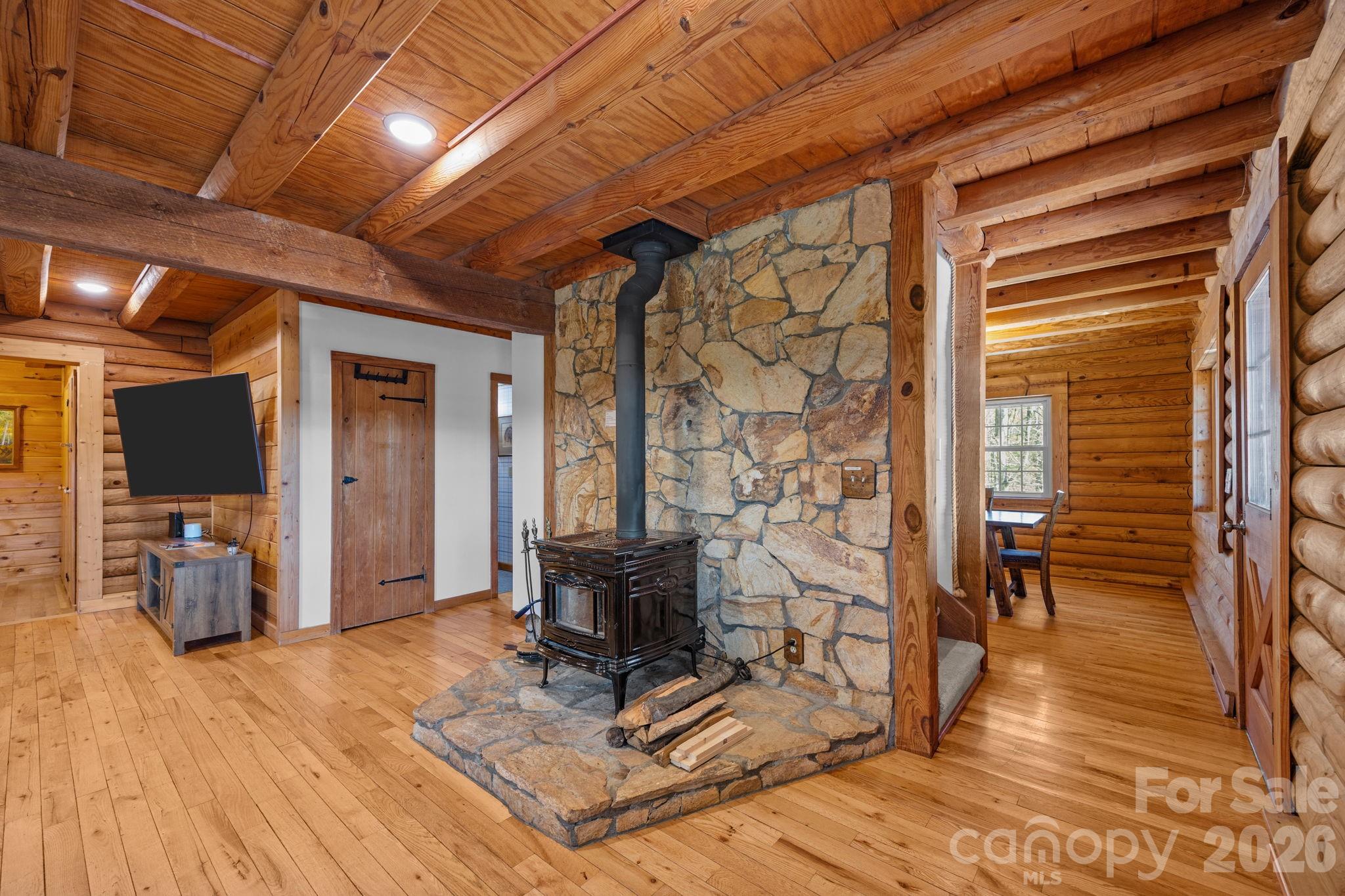 40 Chambers Drive — Weaverville