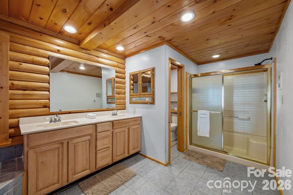 40 Chambers Drive — Weaverville
