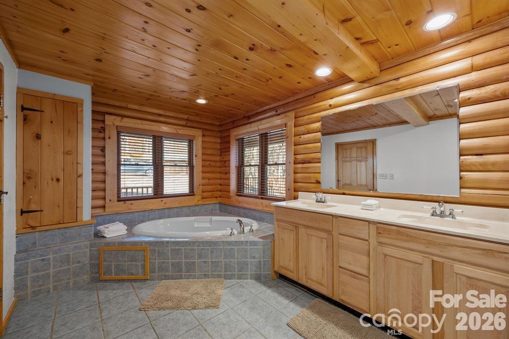 40 Chambers Drive — Weaverville