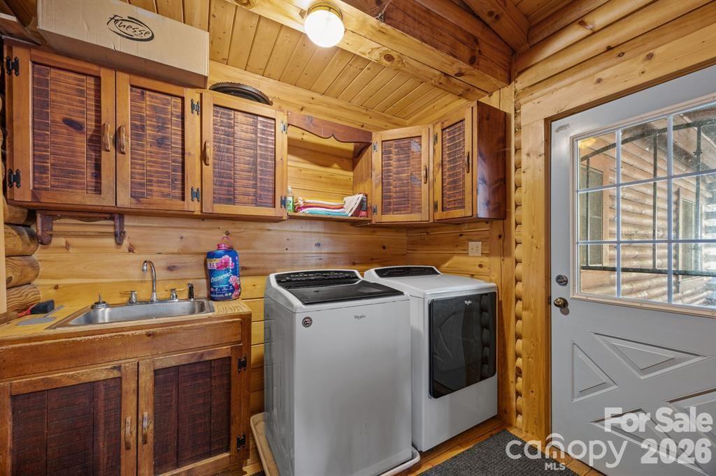 40 Chambers Drive — Weaverville