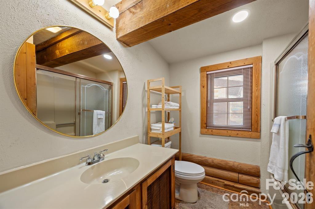 40 Chambers Drive — Weaverville