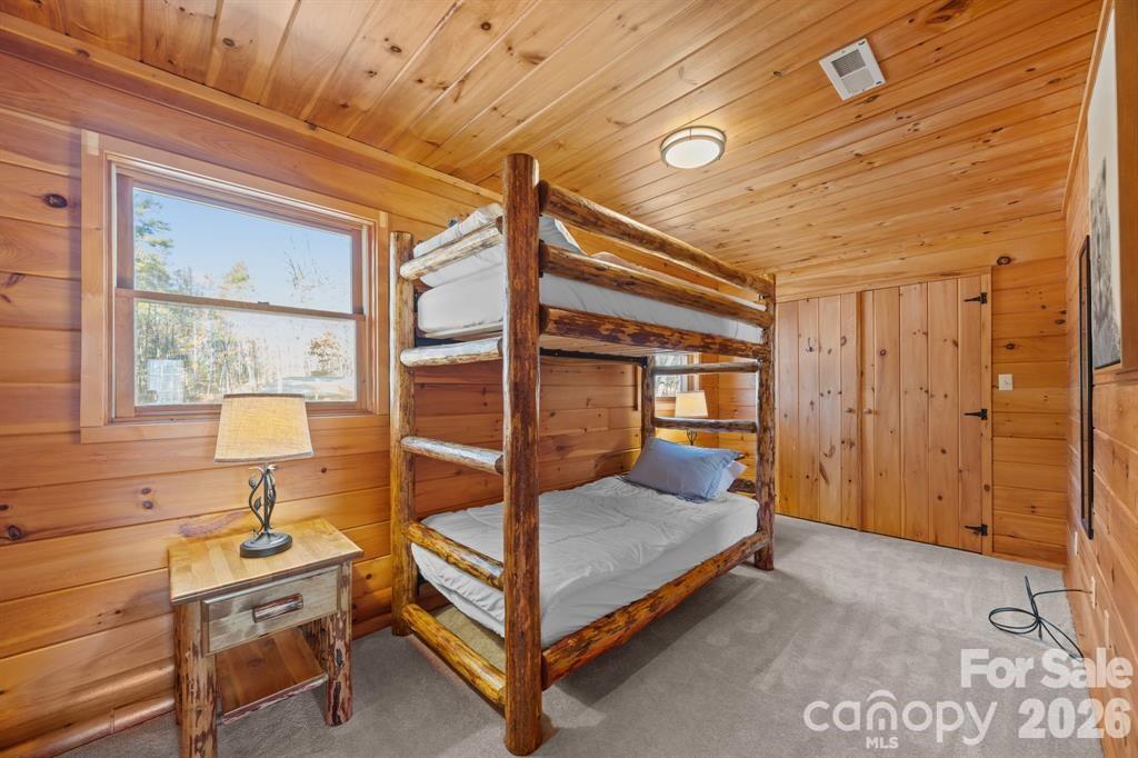 40 Chambers Drive — Weaverville