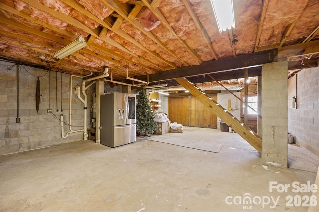40 Chambers Drive — Weaverville
