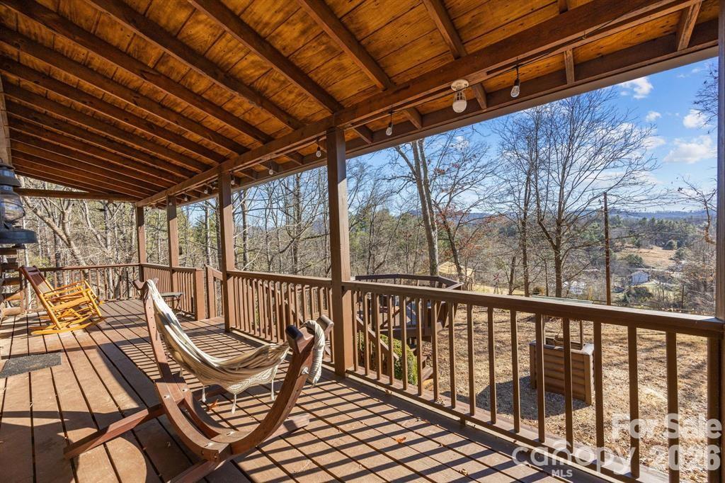 40 Chambers Drive — Weaverville