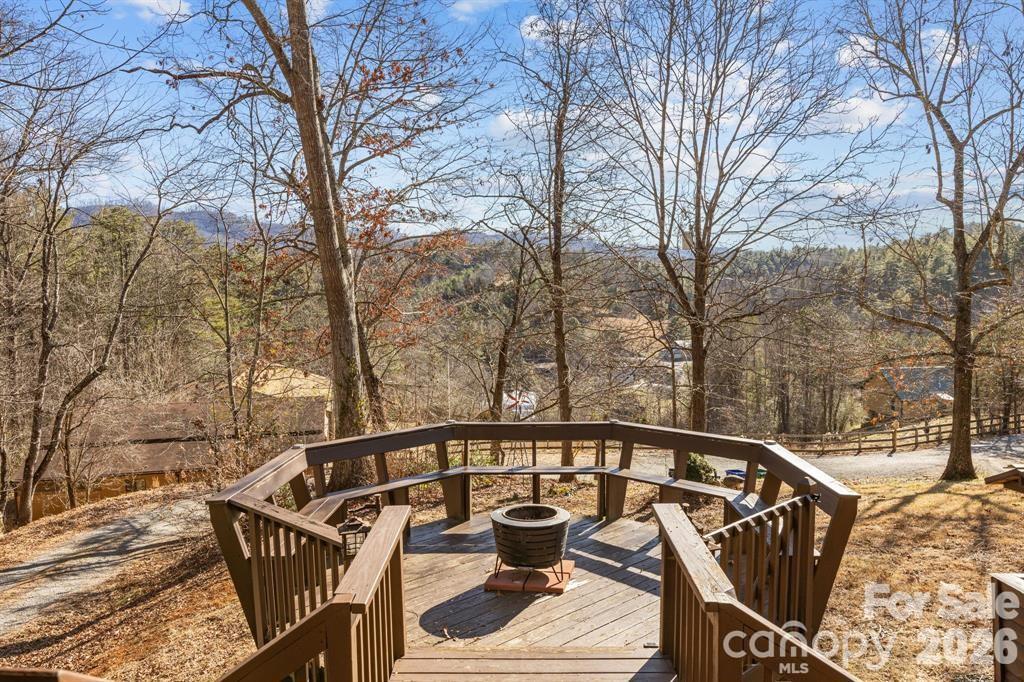 40 Chambers Drive — Weaverville