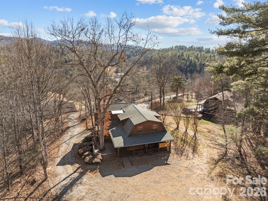 40 Chambers Drive — Weaverville