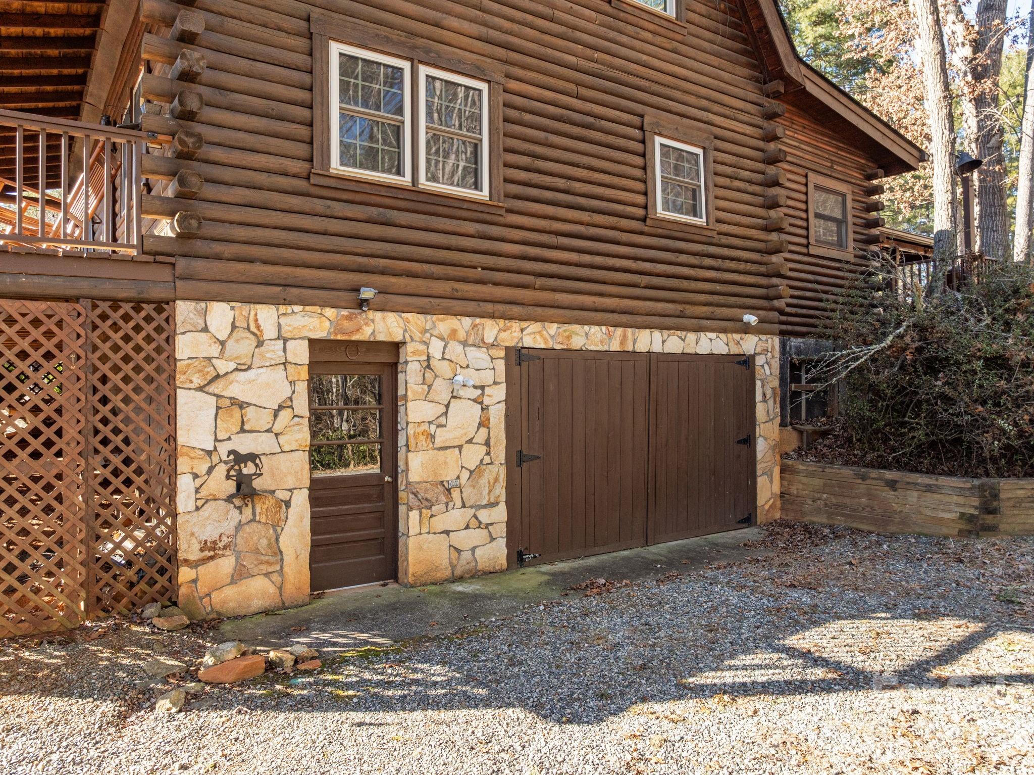 40 Chambers Drive — Weaverville