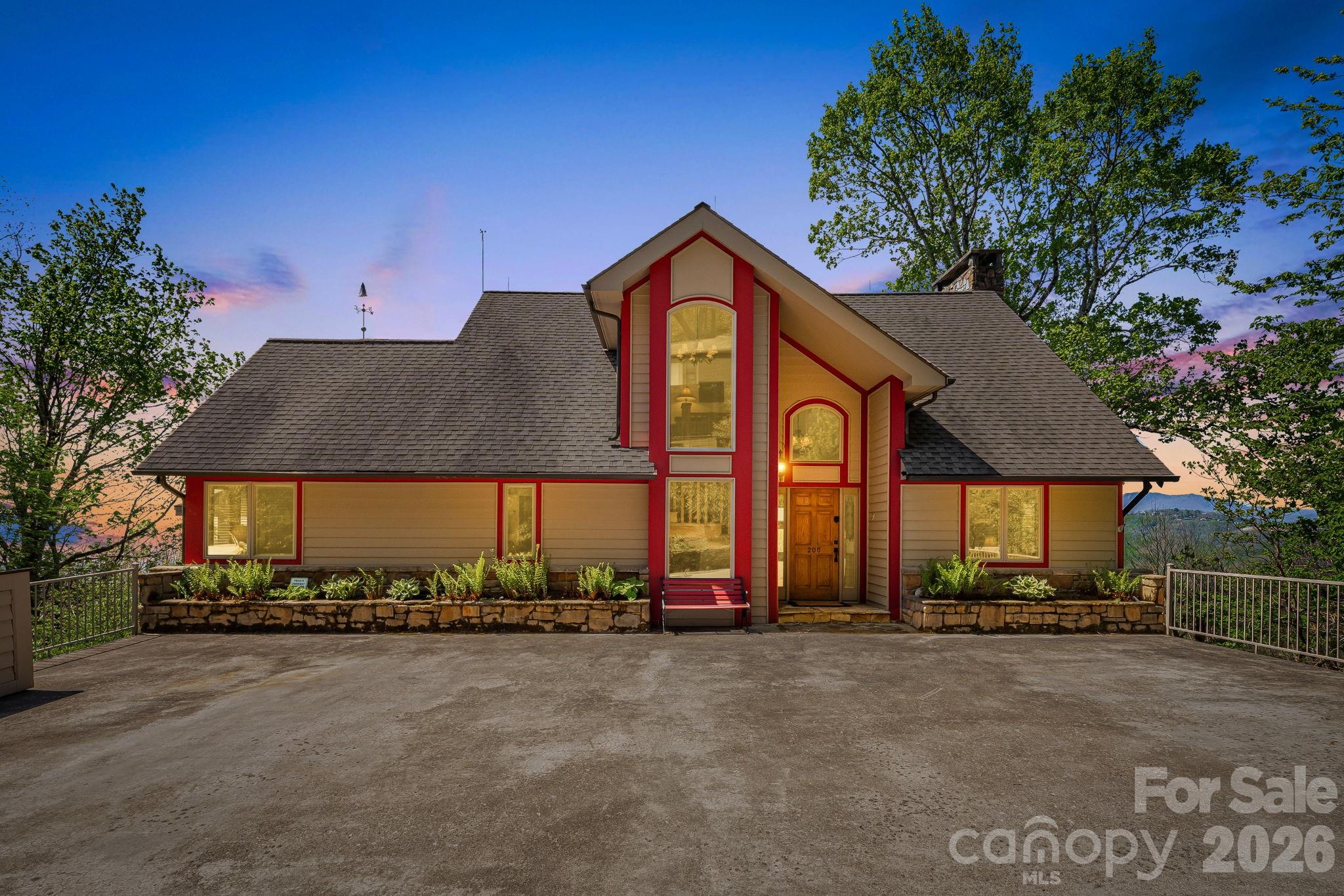 206 Twin Springs Road — Blowing Rock
