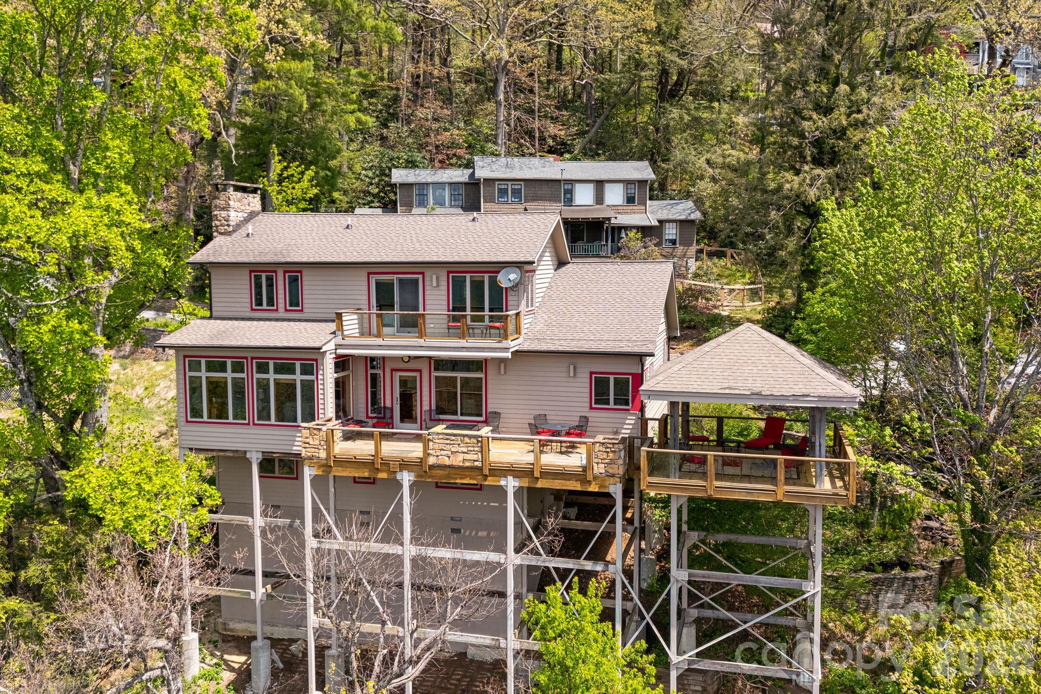 206 Twin Springs Road — Blowing Rock